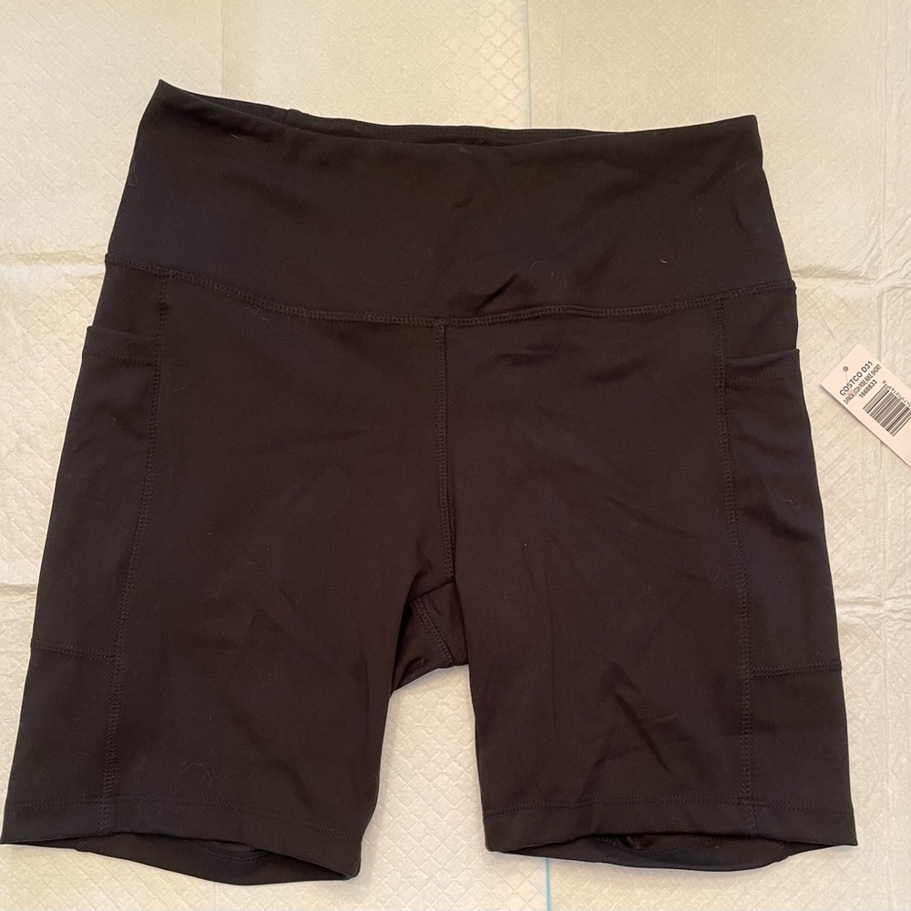 Danskin black biker shorts with pockets